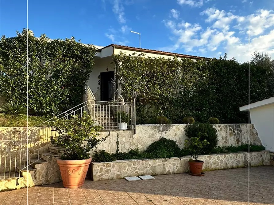 Immagine 2 di Villa in vendita  in VIA SATURO 407 a Leporano