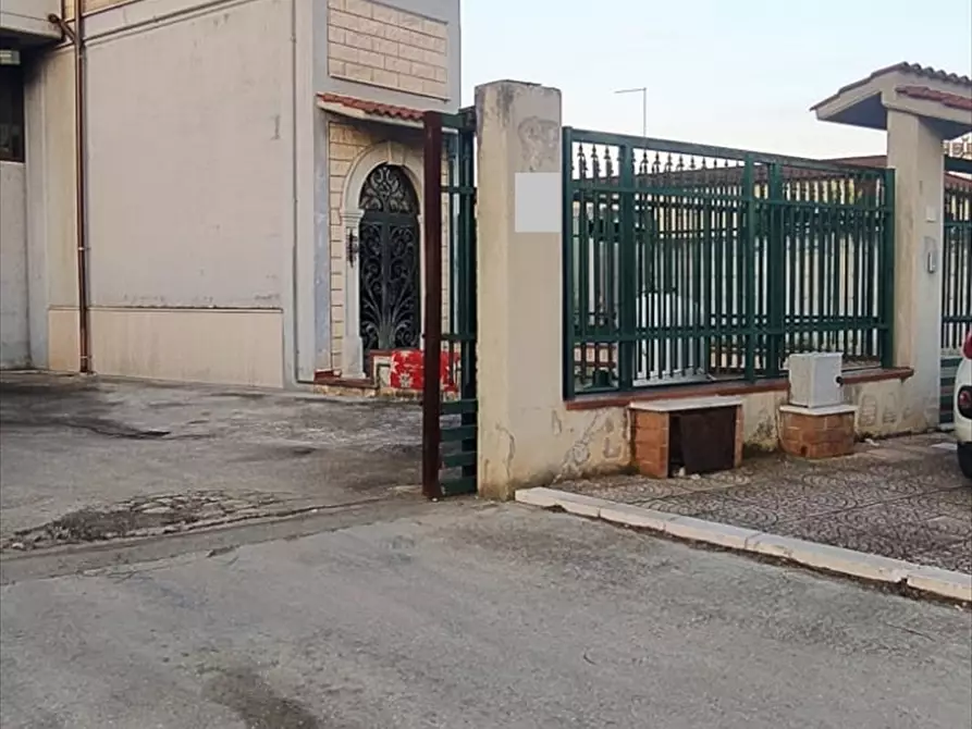 Immagine 1 di Capannone industriale in vendita  a Cerignola
