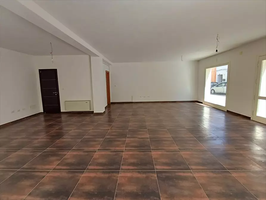 Immagine 10 di Locale commerciale in vendita  in Via Libio n. 32 a Porto Torres