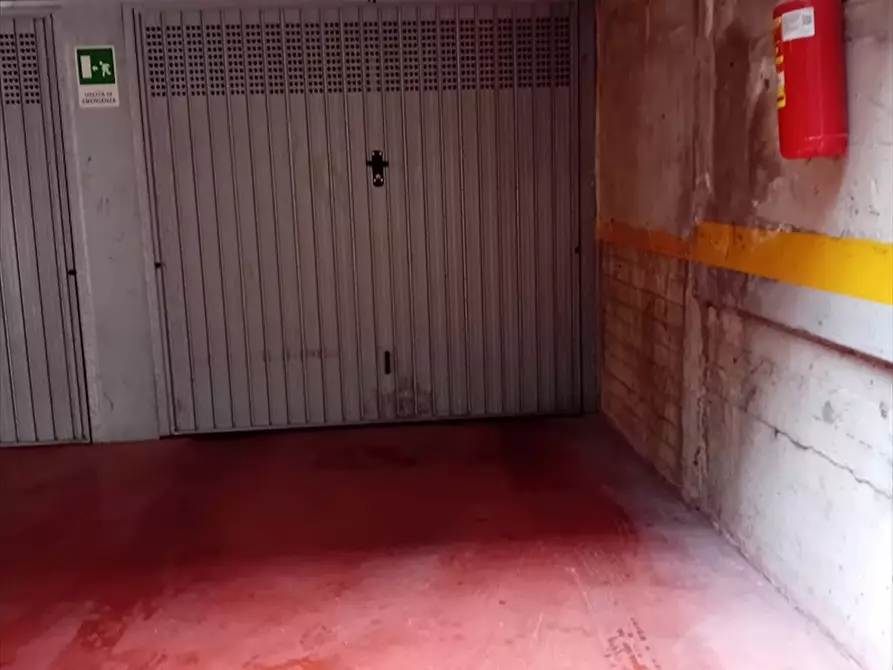 Immagine 11 di Box auto in vendita  in via Franco Faccio 20 a Milano