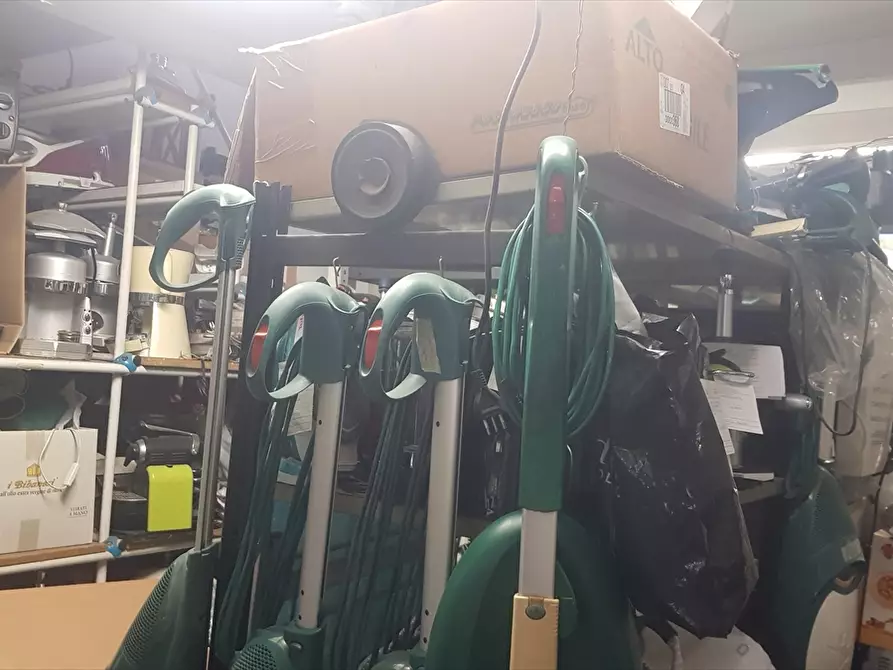 Immagine 9 di Locale commerciale in vendita  in Via Papa Benedetto XIII, 30 a Bari