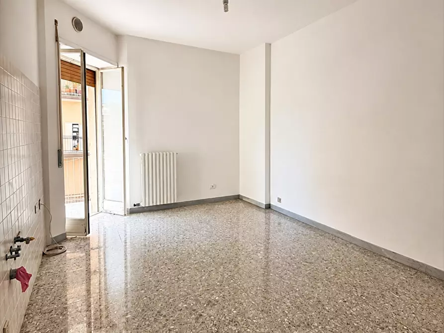 Immagine 10 di Appartamento in affitto  in via emilia59 a Taranto