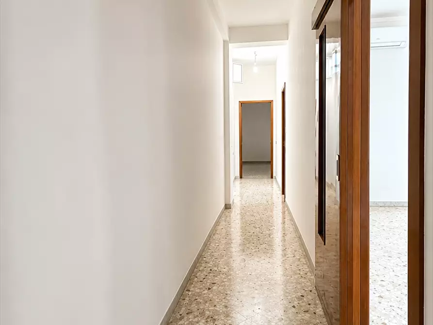 Immagine 9 di Appartamento in affitto  in via emilia59 a Taranto