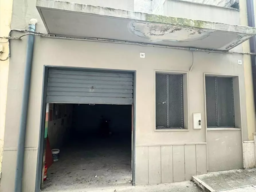 Immagine 2 di Garage in vendita  a Altamura