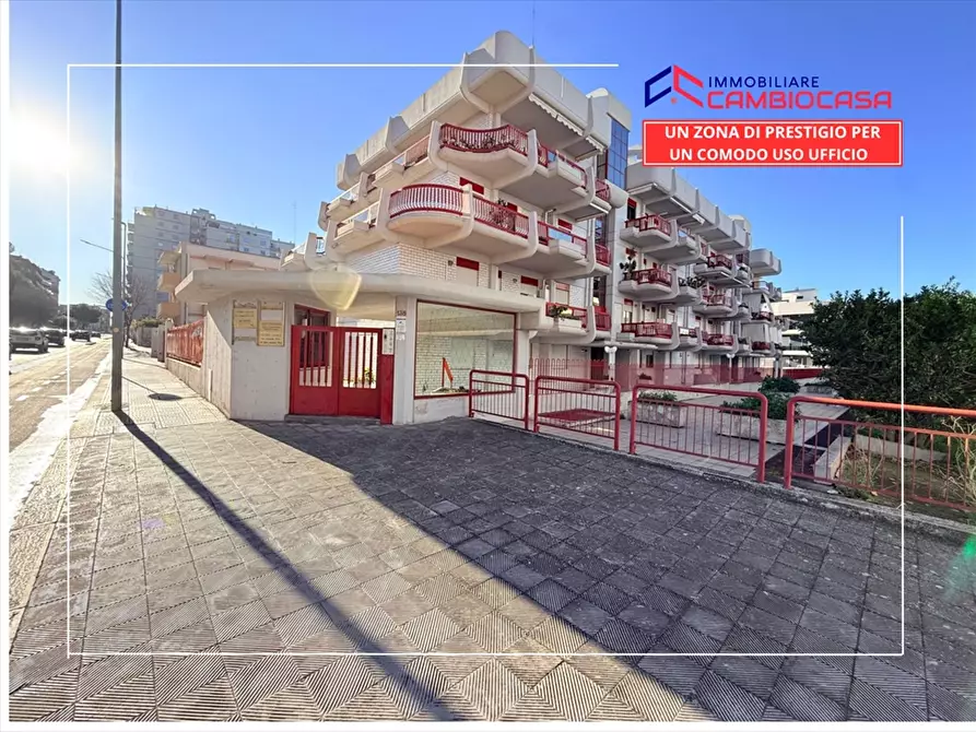 Immagine 1 di Ufficio in affitto  in viale virgilio 138 a Taranto