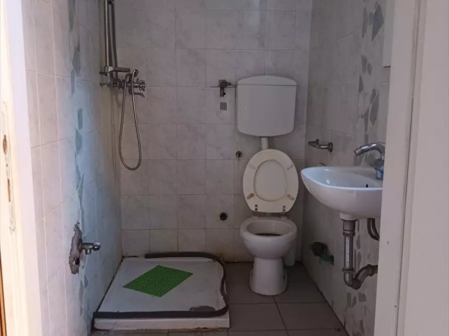 Immagine 20 di Negozio in vendita  a Milano