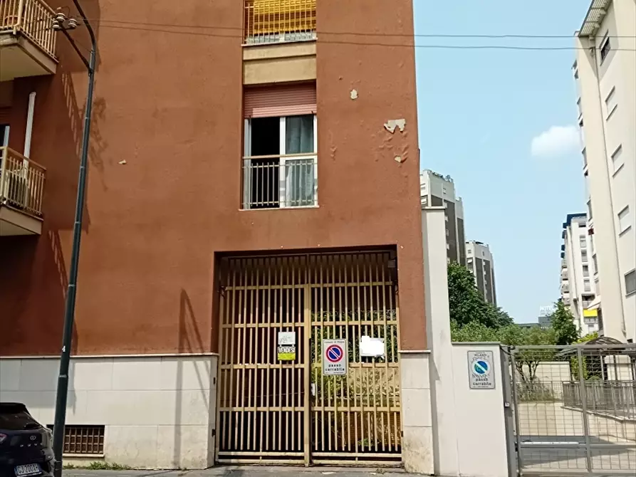 Immagine 14 di Box auto in vendita  a Milano