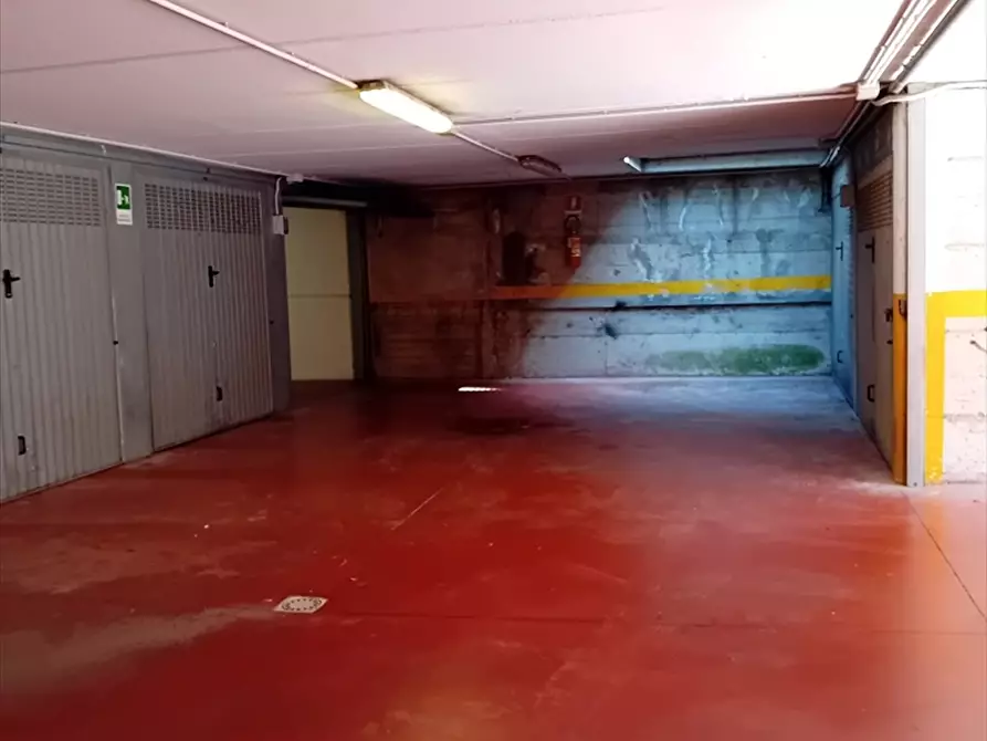 Immagine 27 di Box auto in vendita  in via Franco Faccio 20 a Milano