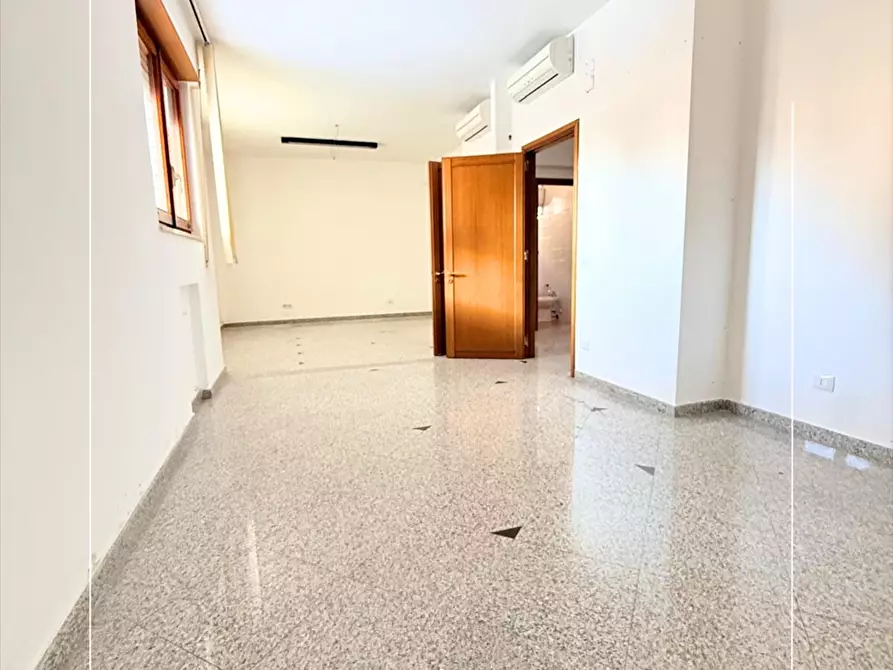 Immagine 13 di Ufficio in affitto  in viale virgilio 138 a Taranto