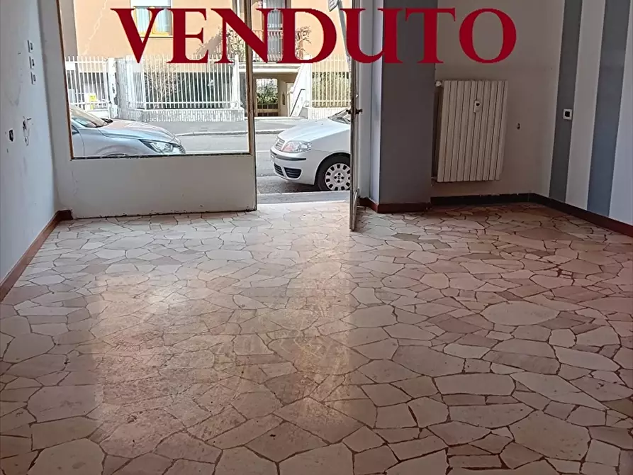 Immagine 1 di Negozio in vendita  in via Gian Rinaldo Carli 39 a Milano