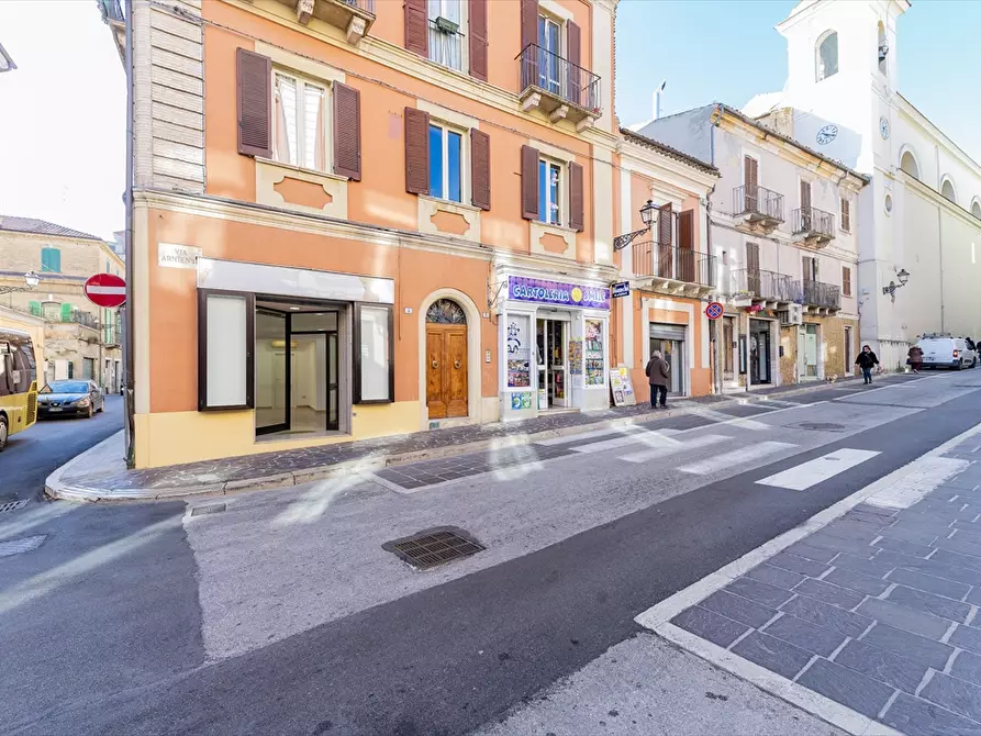 Immagine 15 di Locale commerciale in vendita  in Via Arniense a Chieti