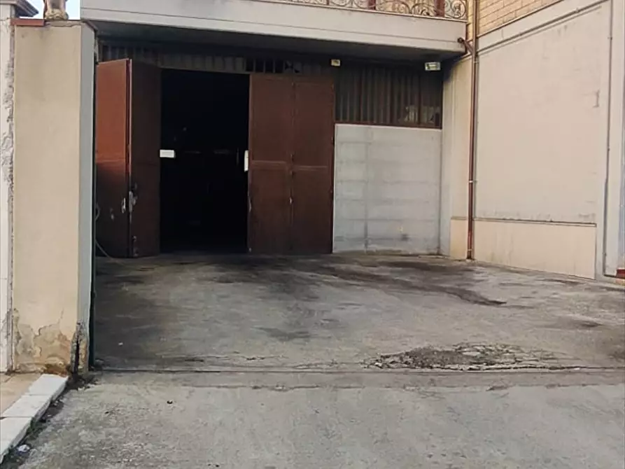 Immagine 25 di Capannone industriale in vendita  a Cerignola