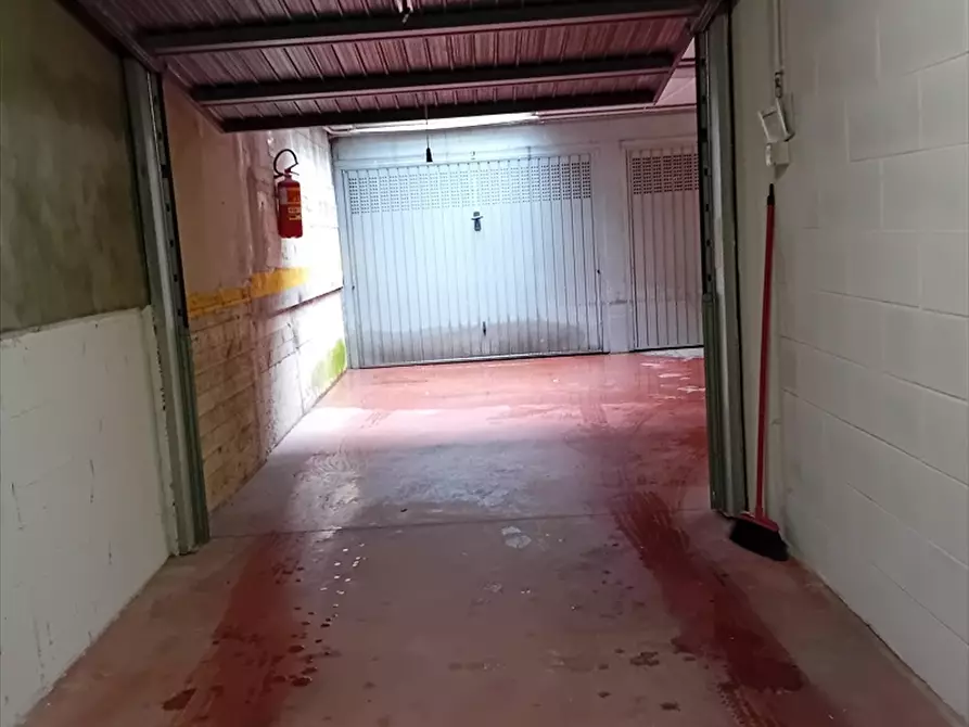 Immagine 10 di Box auto in vendita  in via Franco Faccio 20 a Milano