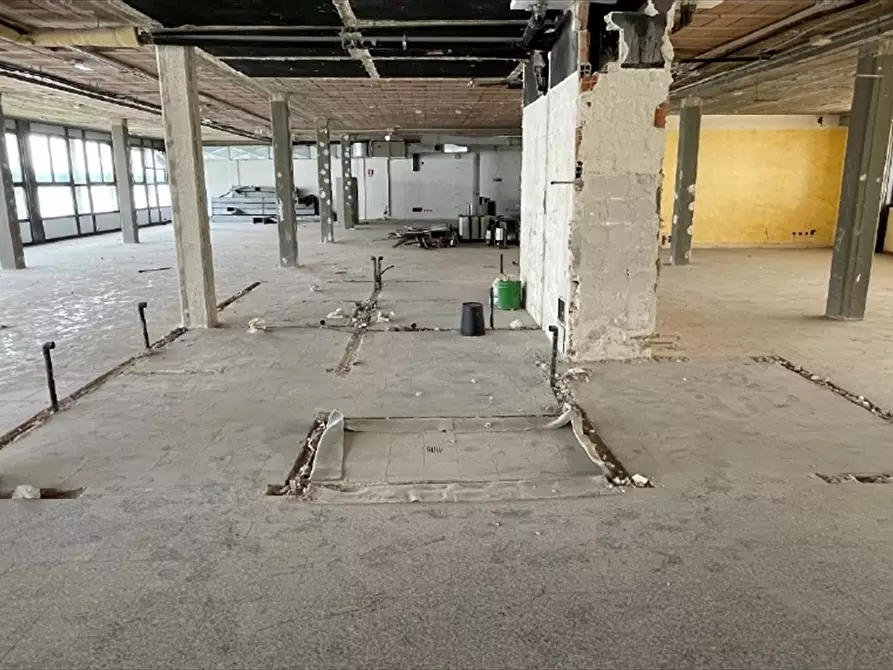 Immagine 8 di Ufficio in affitto  a Bari