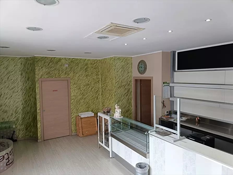 Immagine 4 di Locale commerciale in affitto  in Via Ortona a Chieti