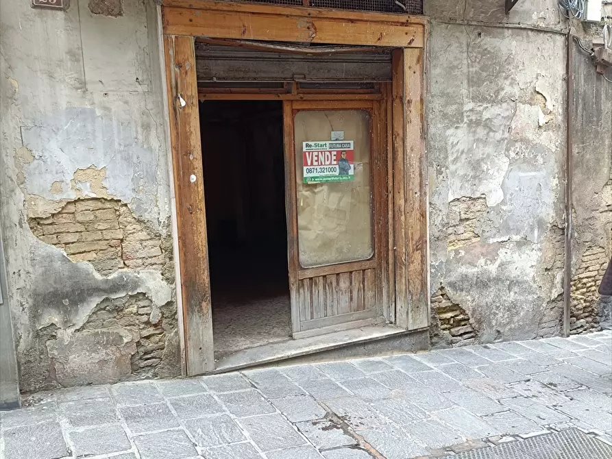 Immagine 1 di Locale commerciale in vendita  in Via Toppi a Chieti