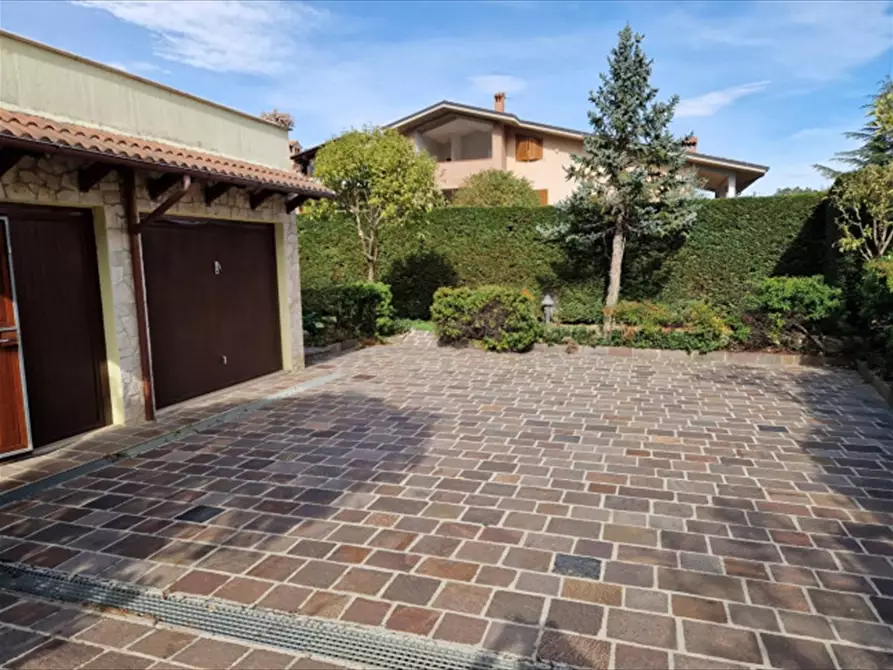 Immagine 3 di Villa in vendita  in Contrada Santone a Isola Del Gran Sasso D'italia