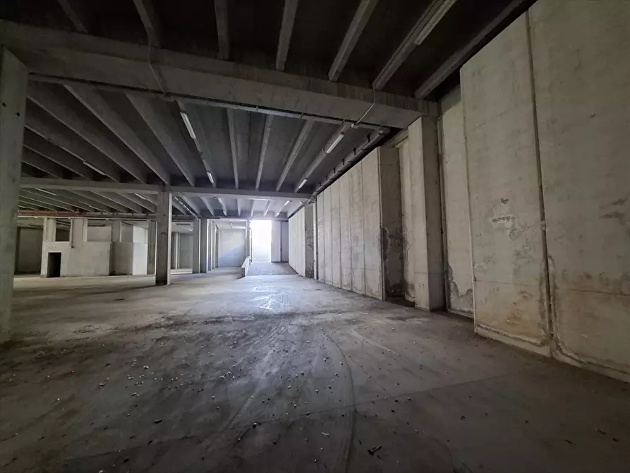 Immagine 9 di Capannone industriale in vendita  in SP 231 KM 1 a Modugno