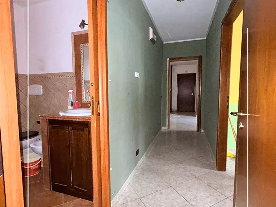 Immagine 10 di Appartamento in vendita  in piazza pertini 15 a Taranto