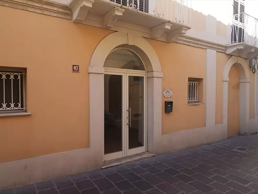Immagine 1 di Locale commerciale in affitto  in Via Cesare de Lollis a Chieti