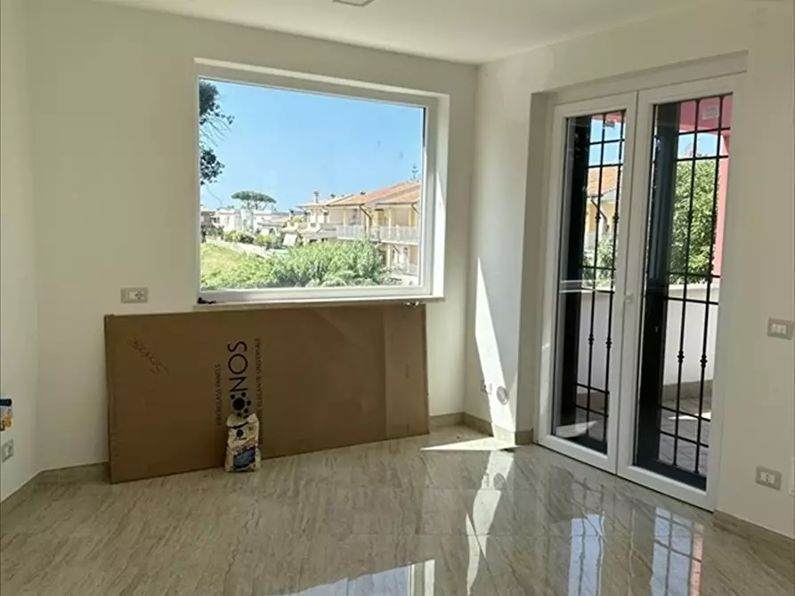 Immagine 6 di Villa in vendita  in via odino a Anzio