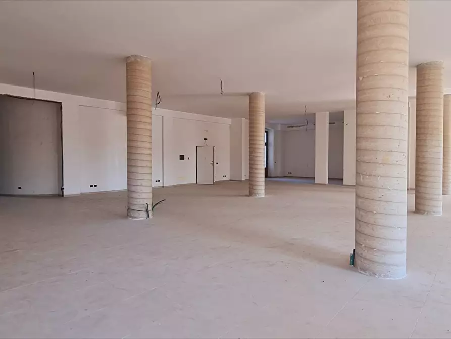 Immagine 5 di Locale commerciale in vendita  in Via Cesare Battisti a Modugno