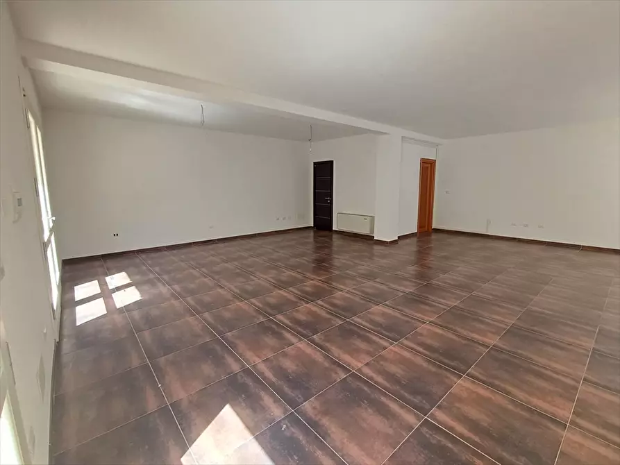 Immagine 7 di Locale commerciale in vendita  in Via Libio n. 32 a Porto Torres