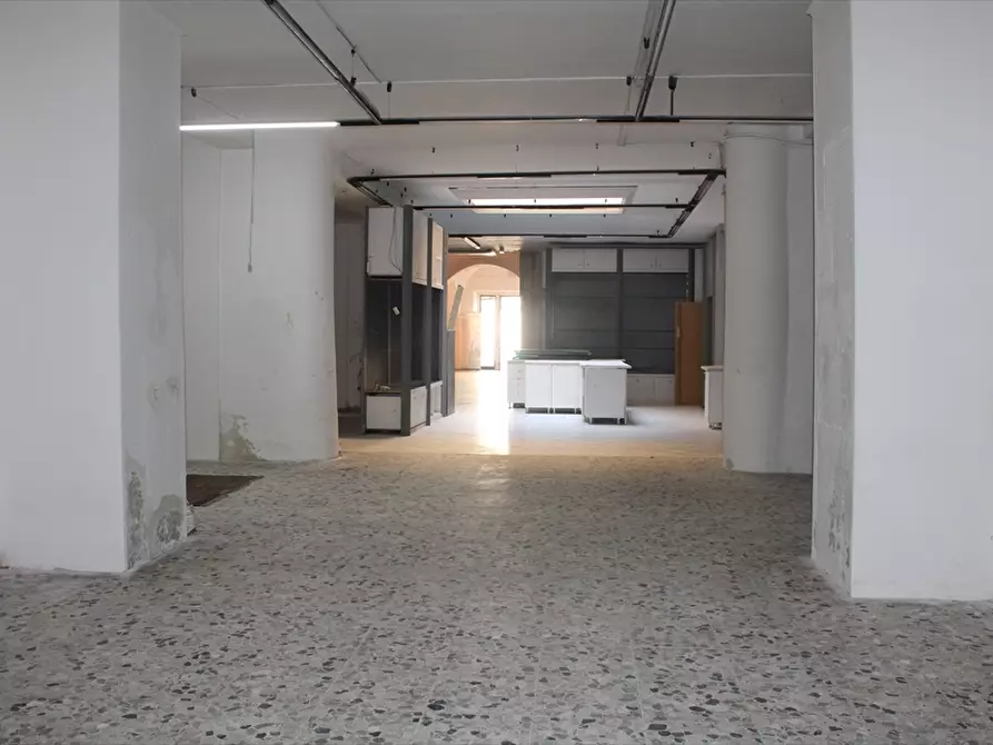 Immagine 5 di Locale commerciale in vendita  a Popoli