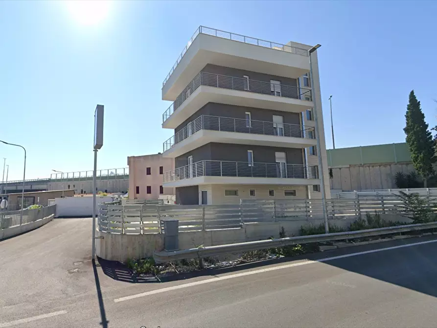 Immagine 1 di Palazzo in vendita  in X Traversa Via Nazionale 8 a Bari