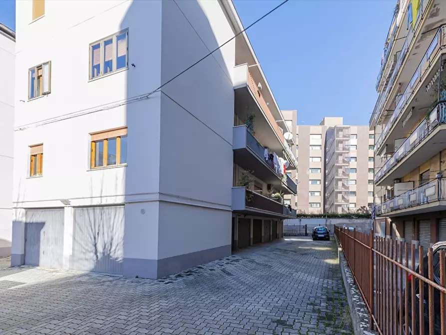 Immagine 9 di Garage in vendita  in Via Scanno a Chieti