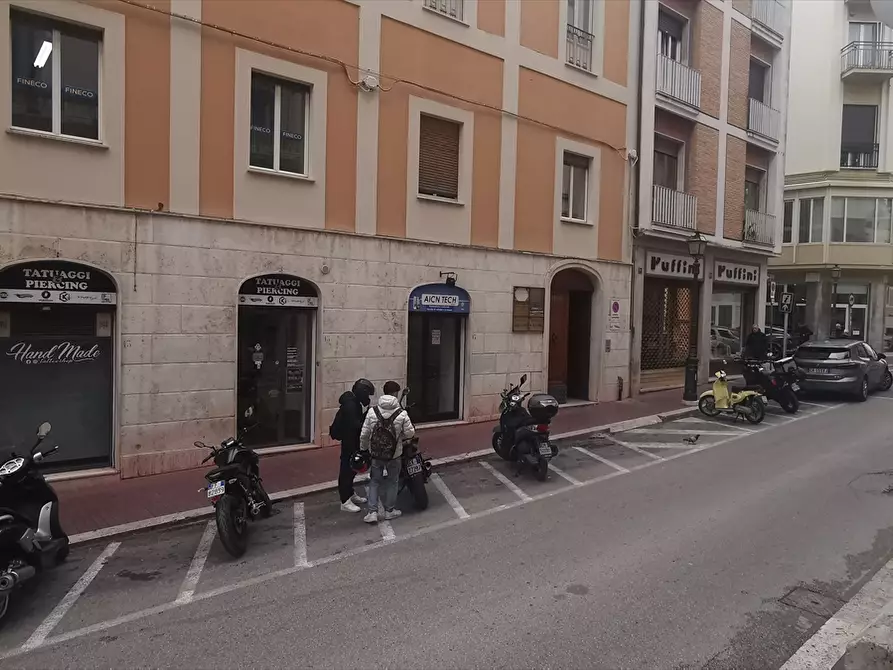 Immagine 13 di Locale commerciale in affitto  in Via Spaventa a Chieti