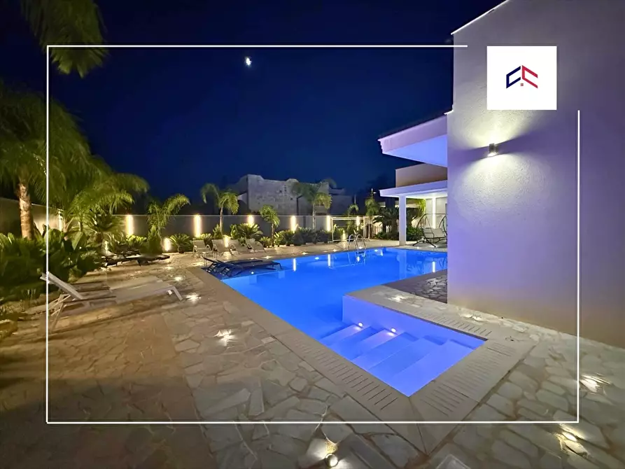 Immagine 5 di Villa in vendita  a Taranto