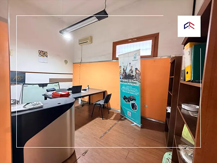 Immagine 11 di Laboratorio in affitto  in via bucaneve 20 a Taranto