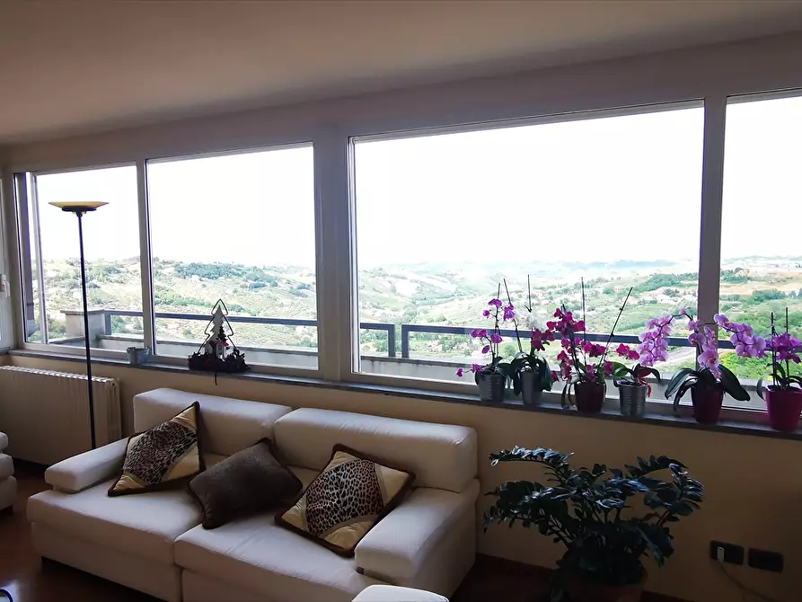 Immagine 2 di Appartamento in vendita  in Via Silvino Olivieri a Chieti