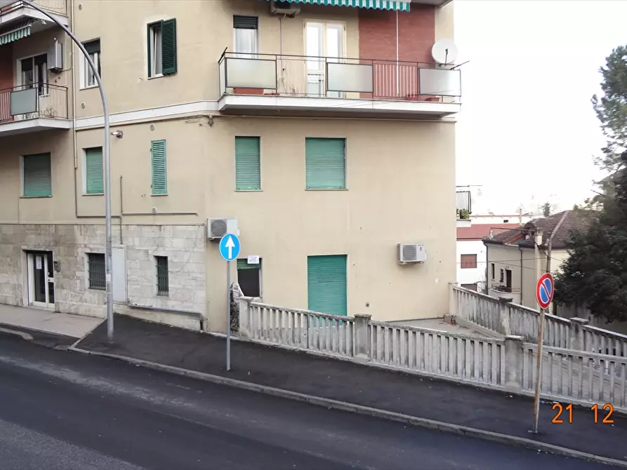 Immagine 10 di Locale commerciale in vendita  in Via Brigata Maiella a Chieti