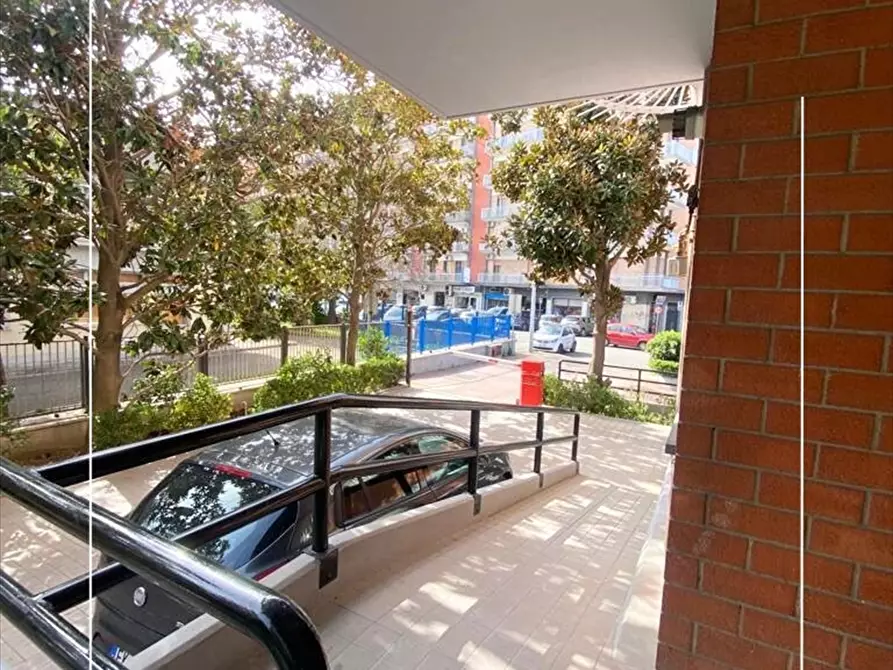 Immagine 2 di Ufficio in affitto  in via umbria 165 a Taranto