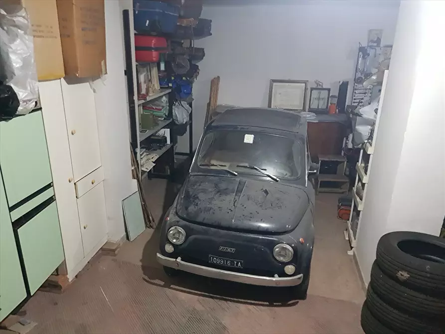 Immagine 10 di Palazzo in vendita  in Largo Fra Pantaleo a Palagiano
