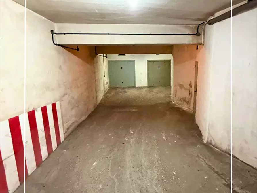 Immagine 3 di Posto auto in vendita  in VIALE TRENTINO 46 a Taranto
