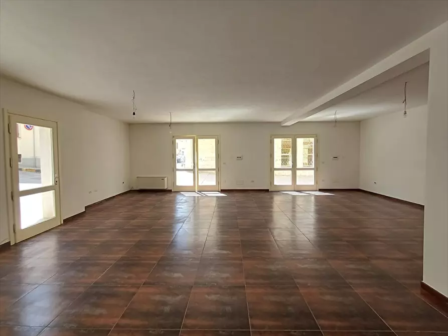 Immagine 17 di Locale commerciale in vendita  in Via Libio n. 32 a Porto Torres