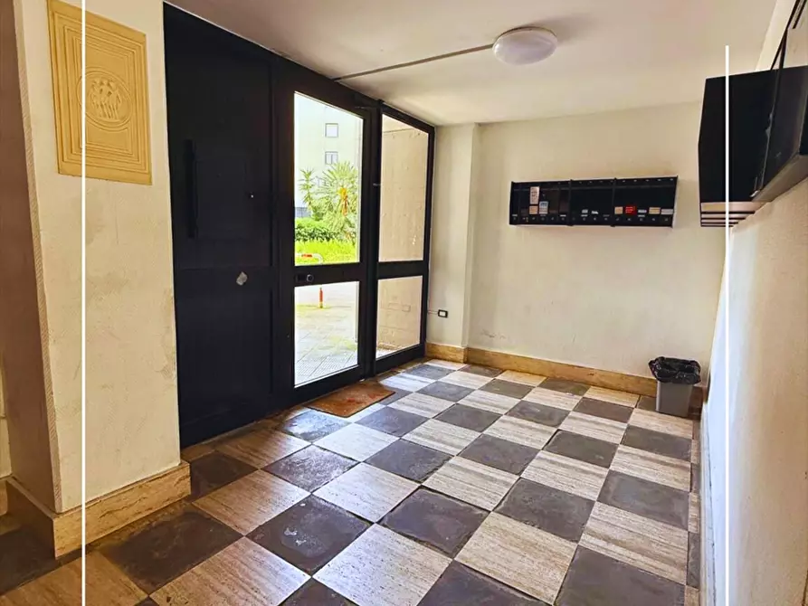 Immagine 2 di Appartamento in vendita  in piazza pertini 19 a Taranto