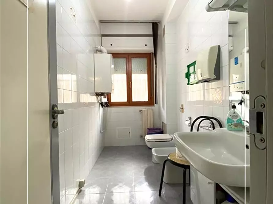 Immagine 10 di Ufficio in affitto  in via umbria 165 a Taranto