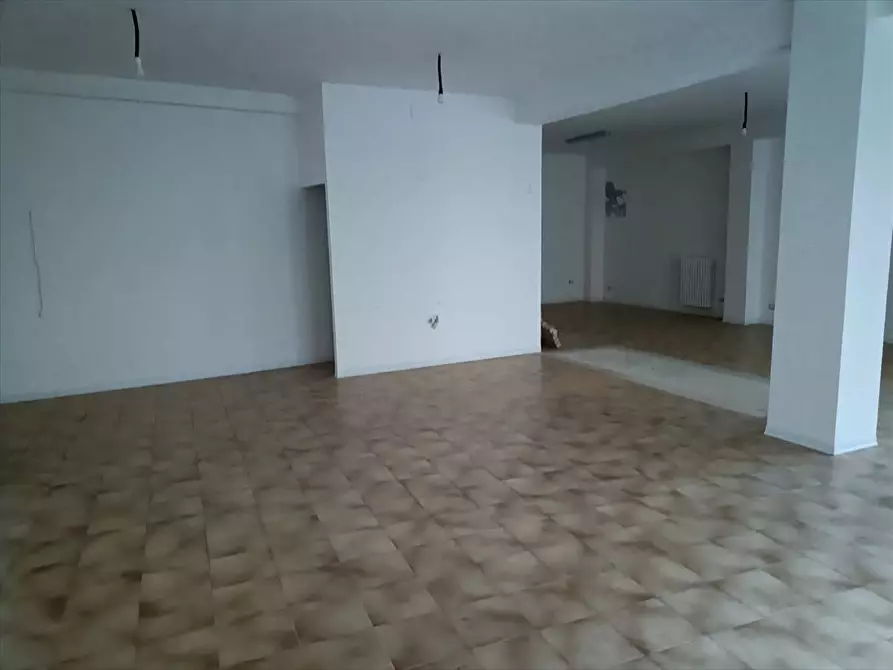 Immagine 7 di Locale commerciale   a Ripa Teatina