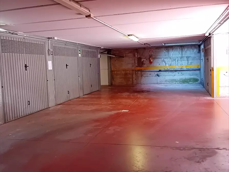 Immagine 4 di Box auto in vendita  in via Franco Faccio 20 a Milano