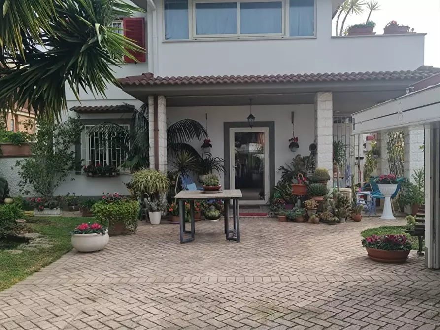 Immagine 1 di Villa in vendita  in Via leonardo da Vinci a Anzio