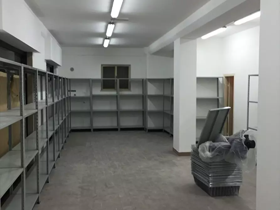 Immagine 7 di Negozio in affitto  a Pescara