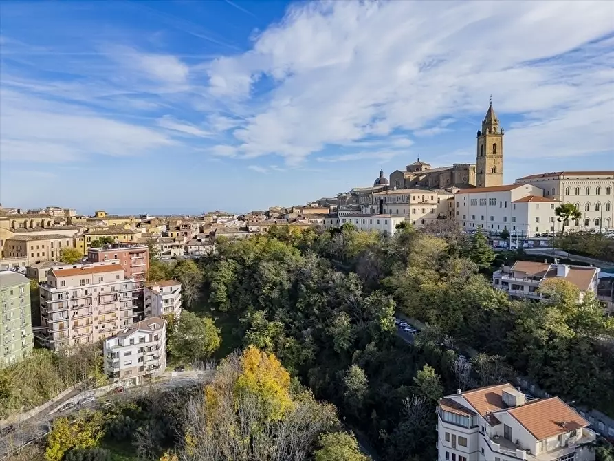 Immagine 1 di Appartamento in vendita  in Viale Gran Sasso a Chieti