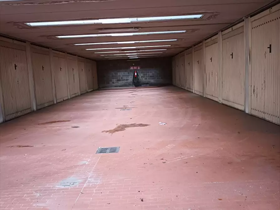 Immagine 16 di Box auto in affitto  a Milano