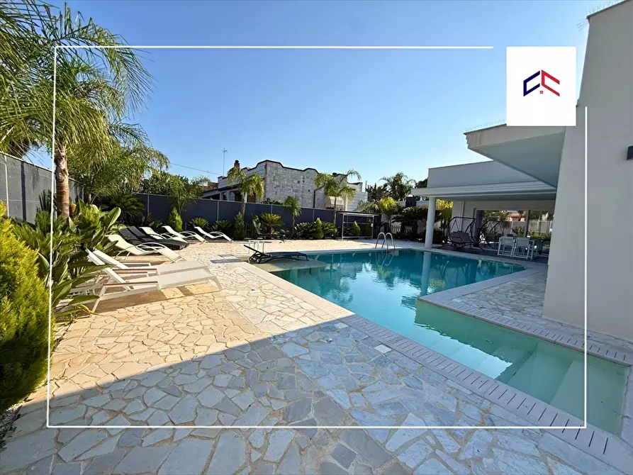 Immagine 9 di Villa in vendita  a Taranto