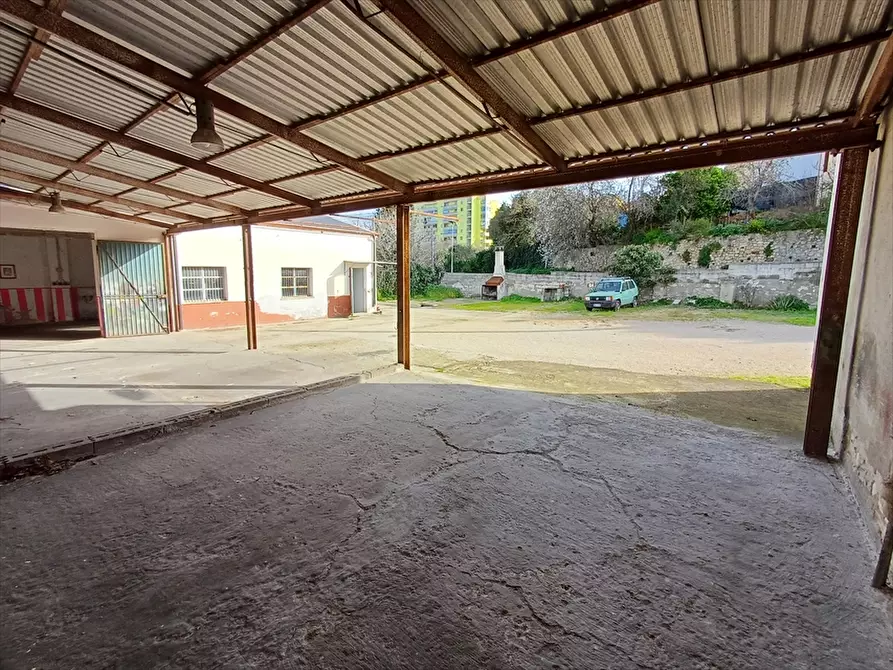 Immagine 16 di Locale commerciale in vendita  in Via Tana Di Lu Mazzoni Tronco A n. 5 a Sassari