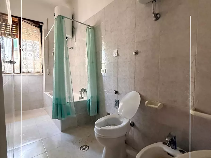 Immagine 10 di Appartamento in vendita  in via la spezia 6 a Taranto